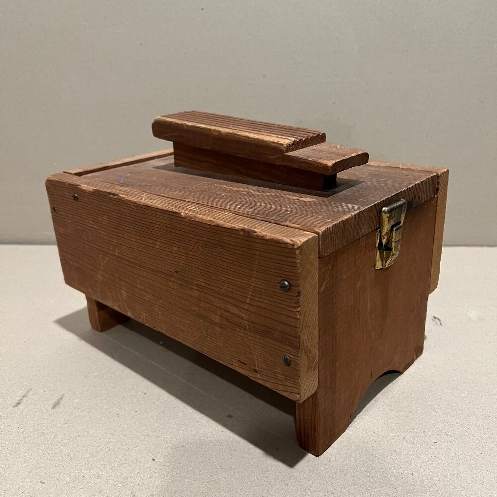 Vintage Wood Shoeshine Box Foot Rest Latch Rustic Wooden Grooming Storage Chest